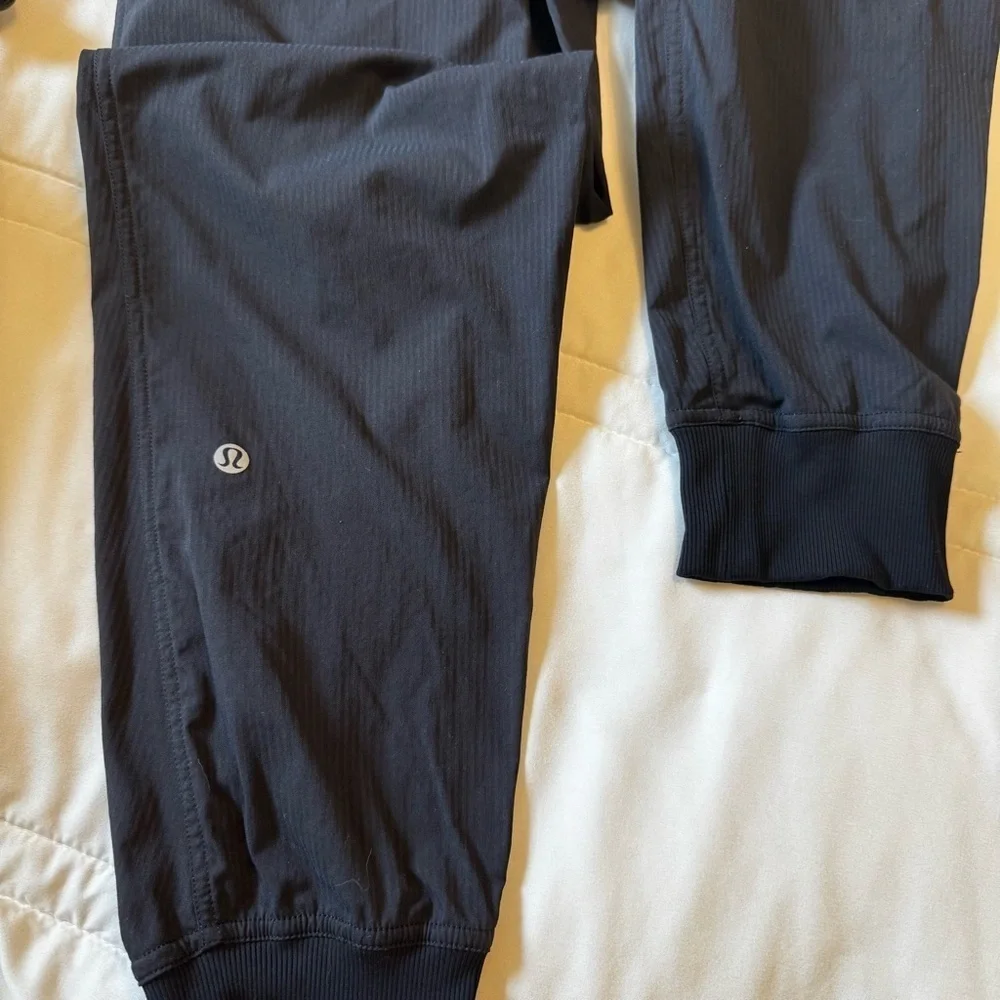 Lululemon Women’s Dance Studio Mid-Rise Jogger 28” Black size 6 Casual Hiking